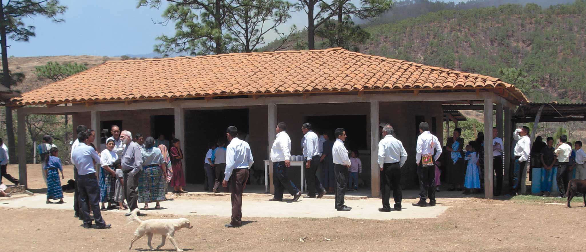 The Mixcolajá brethren gather for a fellowship meal.