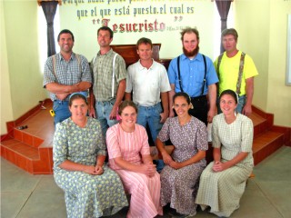 The work team that helped in San Cristobal's building project.