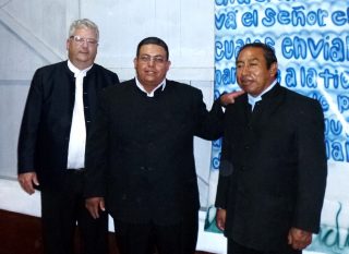 Duane Eby and Isaías Muñoz officiated at the ordination of Donaldo Álvarez (center).